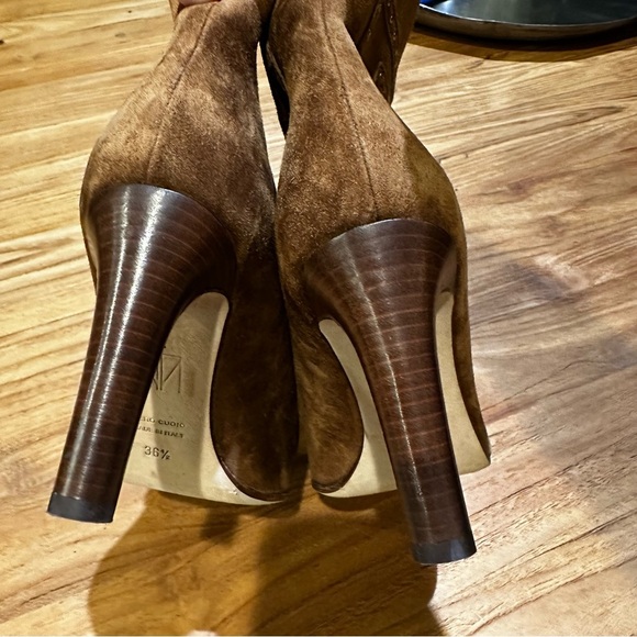Tamara Mellon Women’s Turning Point Brown Suede Studded Heeled Boots Pull On 6.5 - Picture 11 of 15